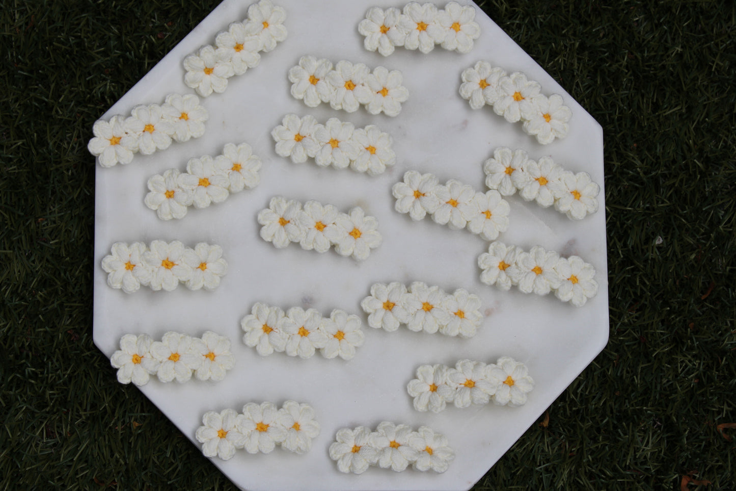 A Set Of Daisy Hair Clip